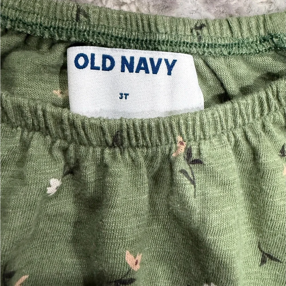 Toddler Girl Old Navy Green Floral Top size 3t Preowned